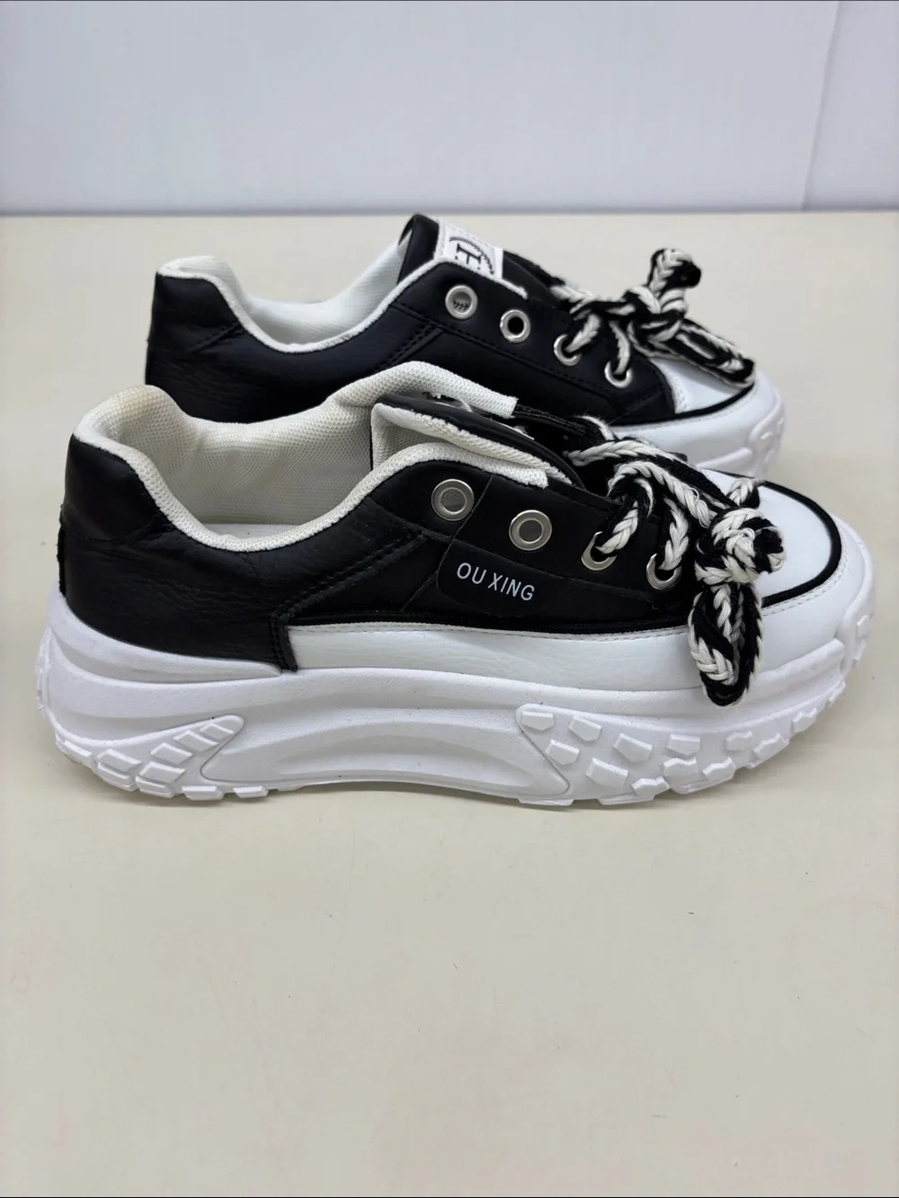 OU Xing Black & White Platform Sneakers for Women